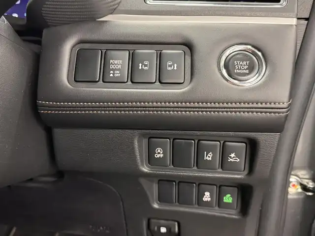 三菱 デリカＤ：５ ジャスパー 三重県 2020(令2)年 2.4万km アイガーグレーM/ダイヤモンドブラックマイカ ディーゼル・ターボ/フルタイム4WD/MTモード付インパネ8AT/純正 10.1インチナビ QY9000MC/（FM/AM/TV/Music Catcher/Bluetooth/CD/DVD/SD/USB/iPod/HDMI/AUX）/11.5インチ 純正 後席フリップダウンモニター［ALPINE製］/マルチアラウンドモニター/両側オートスライドドア/e-Assist/・衝突被害軽減ブレーキシステム/・車線逸脱警報システム/・レーダークルーズコントロールシステム/・オートハイビーム/・誤発進抑制機能（前進時）/・後側方車両検知警報システム（レーンチェンジアシスト機能付）［BSW/LCA］/・後退時交差車両検知警報システム［RCTA］/装備/・ハーフレザーシート/・パワーシート（D6way）/・左右独立オートエアコン/・後席クーラー＆ヒーター/・AC100V電源コンセント（100W）/・オートライト/・LED ヘッドランプ＋フロントフォグランプ/・パドルシフト/・純正18inAW/・プッシュスタート/・保/取/・スマートキーx2/など