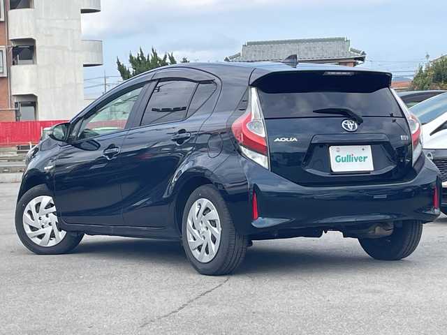 トヨタ アクア S 山口県 2017(平29)年 6.6万km ブラックマイカ 純正SDナビ/（AM/FM/CD/DVD/フルセグTV/Bluetooth接続）/バックカメラ/ドライブレコーダー（F/R）/純正フロアマット/ステアリングリモコンアダプター/レーダー探知機/ETC/アイドリングストップ/オートライト/スマートキー/エンジンスタートボタン/取扱説明書/車線逸脱警報