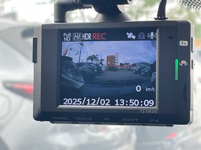 トヨタ アクア S 山口県 2017(平29)年 6.6万km ブラックマイカ 純正SDナビ/（AM/FM/CD/DVD/フルセグTV/Bluetooth接続）/バックカメラ/ドライブレコーダー（F/R）/純正フロアマット/ステアリングリモコンアダプター/レーダー探知機/ETC/アイドリングストップ/オートライト/スマートキー/エンジンスタートボタン/取扱説明書/車線逸脱警報