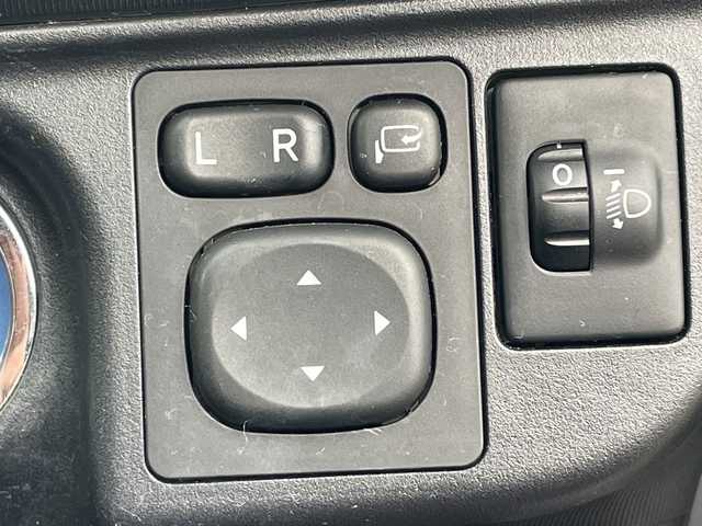 トヨタ アクア S 山口県 2017(平29)年 6.6万km ブラックマイカ 純正SDナビ/（AM/FM/CD/DVD/フルセグTV/Bluetooth接続）/バックカメラ/ドライブレコーダー（F/R）/純正フロアマット/ステアリングリモコンアダプター/レーダー探知機/ETC/アイドリングストップ/オートライト/スマートキー/エンジンスタートボタン/取扱説明書/車線逸脱警報