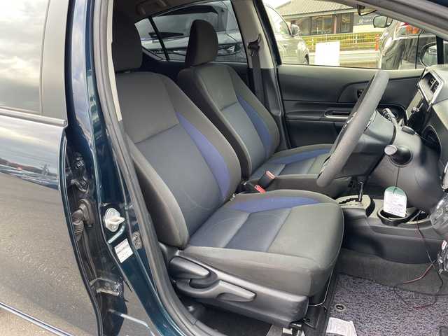 トヨタ アクア S 山口県 2017(平29)年 6.6万km ブラックマイカ 純正SDナビ/（AM/FM/CD/DVD/フルセグTV/Bluetooth接続）/バックカメラ/ドライブレコーダー（F/R）/純正フロアマット/ステアリングリモコンアダプター/レーダー探知機/ETC/アイドリングストップ/オートライト/スマートキー/エンジンスタートボタン/取扱説明書/車線逸脱警報