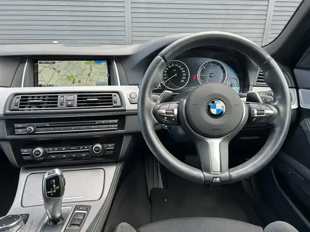 ＢＭＷ ５２３ｄ ツーリング Mスポーツ 茨城県 2015(平27)年 2.7万km アルピンホワイトⅢ 後期型　/インテリジェントＳＦＴ　/ＬＤＷ　/ＡＣＣ　/Ｂカメラ　/ＰＤＣ　/ナビ　/１２セグ　/ＢＴ　/ＤＶＤ　/ＵＳＢ　/Ｍ付パワーシート　/パワーテールゲート　/ミラー型ＥＴＣ　/ルーフレール　/純１８インチＡＷ　/禁煙車