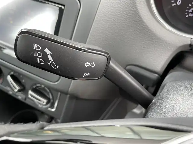 フォルクスワーゲン ポロ TSIコンフォートライン 石川県 2015(平27)年 6.1万km 白 社外ナビ(carrozzeria)/フルセグTV/CD/DVD/SD/ETC/USB入力端子/純正フロアマット/アイドリングストップ/リモコンキー/純正15インチアルミホイール