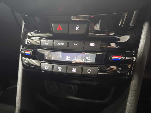 プジョー ２００８ クロスシティ 群馬県 2020(令2)年 2.7万km 白 バックカメラ/バックカメラ/アップルCarPlay/シートヒーター/Bluetooth/Android auto/リモコンキー/クルーズコントロール/16インチAW/パークアシスト/アイドリングストップ