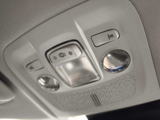 プジョー ２００８ クロスシティ 群馬県 2020(令2)年 2.7万km 白 バックカメラ/バックカメラ/アップルCarPlay/シートヒーター/Bluetooth/Android auto/リモコンキー/クルーズコントロール/16インチAW/パークアシスト/アイドリングストップ