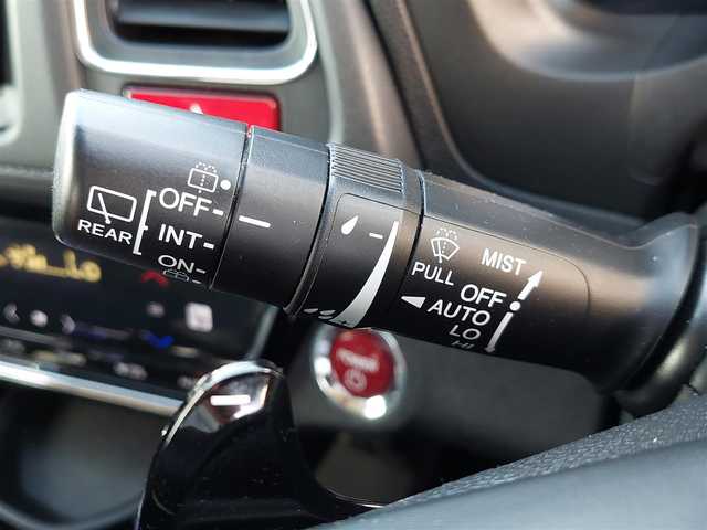 ホンダ ヴェゼル ハイブリッド Z 福岡県 2016(平28)年 8.3万km ホワイトオーキッドパール シティブレーキアクティブシステム/横滑り防止装置/プッシュスタート/パドルシフト/クルーズコントロール/純正ナビ VXM-165VFi/フルセグTV/バックカメラ/ETC/ドライブレコーダー/ルーフレール/ハーフレザーシート/シートヒーター/オートライト/ドアバイザー/17インチ純正アルミホイール