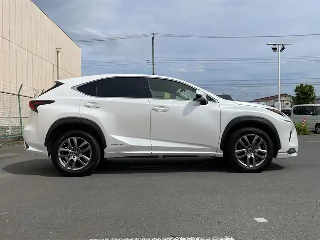レクサス ＮＸ 300h 東京都 2018(平30)年 3.5万km ソニッククォーツ 純正ナビ/バックモニター/プリクラッシュセーフティ/レーンディパーチャー/レーダークルーズコントロール/シートヒーター/ＥＴＣ/ドライブレコーダー/パワーシート/電動リアゲート/スマートキー