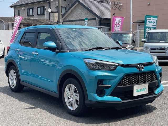 トヨタ ライズ G 大分県 2022(令4)年 1.3万km ターコイズブルーマイカメタリック 社外メモリーナビ(CH-HE01WD)/【フルセグTV/Bluetooth/DVD/CD/SD/AMFMラジオ】/外部端子接続：USB（フロント1個/リア2個）/ドライブレコーダー前後録画(ZDR016)/LEDヘッドライト/スマートアシスト/・衝突回避支援ブレーキ/・衝突警報機能/・車線逸脱警報機能/・車線逸脱抑制制御機能/・ブレーキ制御付誤発進抑制機能(前後)/・先行車発進お知らせ機能/・オートハイビーム/・コーナーセンサー(前後各2個)/・標識認識機能/プッシュスタート/スマートキー2本/ヘッドライトリベライザー/電動格納ミラー/ウィンカーミラー/純正ドアバイザー/純正フロアマット/保証書/取扱説明書