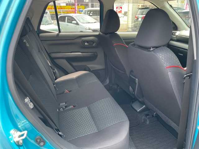 トヨタ ライズ G 大分県 2022(令4)年 1.3万km ターコイズブルーマイカメタリック 社外メモリーナビ(CH-HE01WD)/【フルセグTV/Bluetooth/DVD/CD/SD/AMFMラジオ】/外部端子接続：USB（フロント1個/リア2個）/ドライブレコーダー前後録画(ZDR016)/LEDヘッドライト/スマートアシスト/・衝突回避支援ブレーキ/・衝突警報機能/・車線逸脱警報機能/・車線逸脱抑制制御機能/・ブレーキ制御付誤発進抑制機能(前後)/・先行車発進お知らせ機能/・オートハイビーム/・コーナーセンサー(前後各2個)/・標識認識機能/プッシュスタート/スマートキー2本/ヘッドライトリベライザー/電動格納ミラー/ウィンカーミラー/純正ドアバイザー/純正フロアマット/保証書/取扱説明書