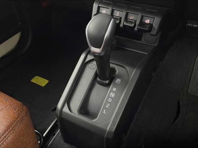 スズキ ジムニー XL 新潟県 2022(令4)年 3.5万km シフォンアイボリーM スマートキー/社外メモリナビ(AVIC-RL512)/フルセグTV/バックカメラ/ETC/純正ゴムフロアマット/革調シートカバー/社外リアラダー/スペアキー/ターボ