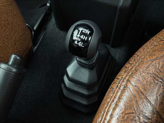 スズキ ジムニー XL 新潟県 2022(令4)年 3.5万km シフォンアイボリーM スマートキー/社外メモリナビ(AVIC-RL512)/フルセグTV/バックカメラ/ETC/純正ゴムフロアマット/革調シートカバー/社外リアラダー/スペアキー/ターボ
