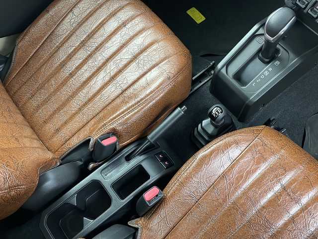 スズキ ジムニー XL 新潟県 2022(令4)年 3.5万km シフォンアイボリーM スマートキー/社外メモリナビ(AVIC-RL512)/フルセグTV/バックカメラ/ETC/純正ゴムフロアマット/革調シートカバー/社外リアラダー/スペアキー/ターボ