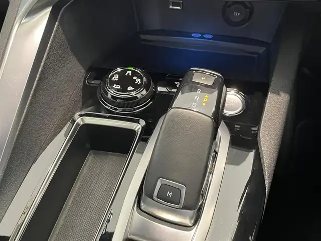 プジョー ３００８ GT ブルー HDi 愛知県 2018(平30)年 5.5万km パールⅡ ファーストクラスＰＫＧ　/パノラミックＳ／Ｒ　/ハーフレザー　/シートヒーター/ランバーサポート　/純正ＯＰナビ　/フルセグＴＶ　/Ｂｌｕｅｔｏｏｔｈ　/ミラーリンク　/ＡＣＣ/ＬＫＡ　/ＬＤＷ　/ＢＳＭ　/ＬＥＤ　/ＥＴＣ/パワーバックドア/プッシュスタート/アイドリングストップ/ウィンカーミラー