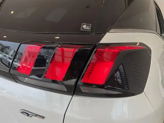 プジョー ３００８ GT ブルー HDi 愛知県 2018(平30)年 5.5万km パールⅡ ファーストクラスＰＫＧ　/パノラミックＳ／Ｒ　/ハーフレザー　/シートヒーター/ランバーサポート　/純正ＯＰナビ　/フルセグＴＶ　/Ｂｌｕｅｔｏｏｔｈ　/ミラーリンク　/ＡＣＣ/ＬＫＡ　/ＬＤＷ　/ＢＳＭ　/ＬＥＤ　/ＥＴＣ/パワーバックドア/プッシュスタート/アイドリングストップ/ウィンカーミラー