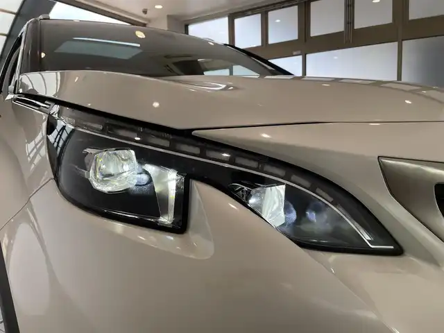 プジョー ３００８ GT ブルー HDi 愛知県 2018(平30)年 5.5万km パールⅡ ファーストクラスＰＫＧ　/パノラミックＳ／Ｒ　/ハーフレザー　/シートヒーター/ランバーサポート　/純正ＯＰナビ　/フルセグＴＶ　/Ｂｌｕｅｔｏｏｔｈ　/ミラーリンク　/ＡＣＣ/ＬＫＡ　/ＬＤＷ　/ＢＳＭ　/ＬＥＤ　/ＥＴＣ/パワーバックドア/プッシュスタート/アイドリングストップ/ウィンカーミラー