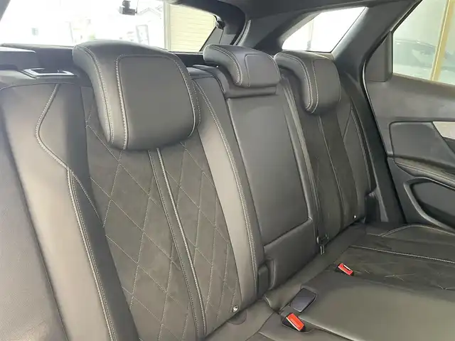 プジョー ３００８ GT ブルー HDi 愛知県 2018(平30)年 5.5万km パールⅡ ファーストクラスＰＫＧ　/パノラミックＳ／Ｒ　/ハーフレザー　/シートヒーター/ランバーサポート　/純正ＯＰナビ　/フルセグＴＶ　/Ｂｌｕｅｔｏｏｔｈ　/ミラーリンク　/ＡＣＣ/ＬＫＡ　/ＬＤＷ　/ＢＳＭ　/ＬＥＤ　/ＥＴＣ/パワーバックドア/プッシュスタート/アイドリングストップ/ウィンカーミラー