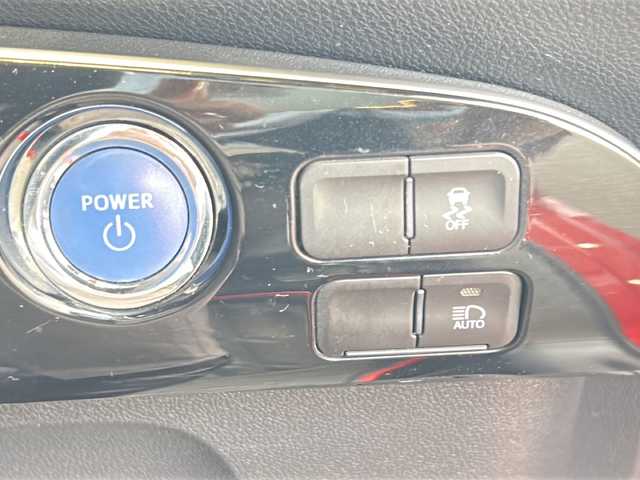 トヨタ プリウス S 愛媛県 2019(令1)年 10.2万km エモーショナルレッドⅡ ワンオーナー/純正SDナビ(NSZT-W68T)/・フルセグTV/・Bluetooth接続/・CD/DVD再生/・AM/FM/バックカメラ/ビルトインETC/ToyotaSafetySense/・プリクラッシュセーフティ/・レーンディパーチャーアラート/・レーダークルーズコントロール/・オートマチックハイビーム/・レーンキーピングアシスト/・コーナーセンサー/先行車発進アラート/横滑り防止装置/前後ドライブレコーダー/純正15インチアルミホイール/スマートキー/スペアキー