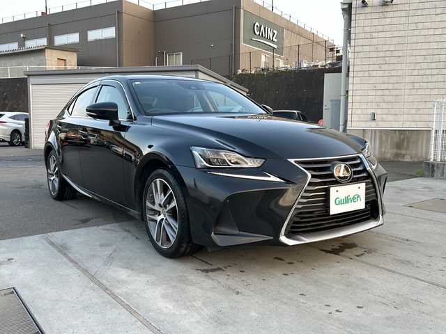 レクサス ＩＳ 300 バージョンL 山梨県 2018(平30)年 1.5万km グラファイトブラックガラスフレーク 純正メーカーナビ/BT/TV/CD/DVD/バックカメラ/AUX/USB/ブラインドスポットモニター/クリアランスソナー/ETC2.0/黒本革シート/前席シートヒーター/シートクーラー/パワーシート/メモリ機能/純正17インチアルミホイール/LEDヘッドライト/リアサンシェイド/スマートキー