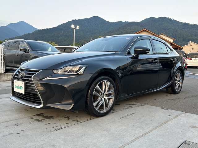 レクサス ＩＳ 300 バージョンL 山梨県 2018(平30)年 1.5万km グラファイトブラックガラスフレーク 純正メーカーナビ/BT/TV/CD/DVD/バックカメラ/AUX/USB/ブラインドスポットモニター/クリアランスソナー/ETC2.0/黒本革シート/前席シートヒーター/シートクーラー/パワーシート/メモリ機能/純正17インチアルミホイール/LEDヘッドライト/リアサンシェイド/スマートキー
