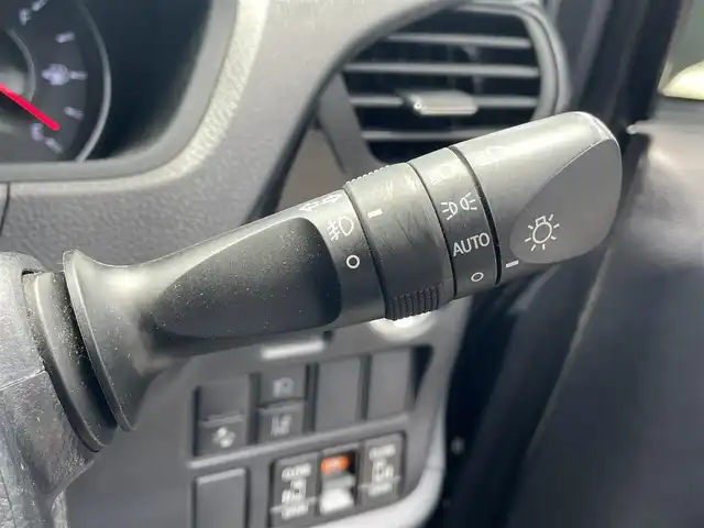 トヨタ ノア Si ダブルバイビー 滋賀県 2018(平30)年 6.3万km ブラック 禁煙車/純正10型ナビ/CD/DVD/Bluetooth/SD/フルセグTV/バックカメラ/フリップダウンモニター/ETC/両側パワースライドドア/クルーズコントロール/トヨタセーフティセンス/レーンキープアシスト/ドライブレコーダー/ハーフレザーシート/純正アルミホイール/アイドリングストップ/LEDヘッドライト/オートハイビーム