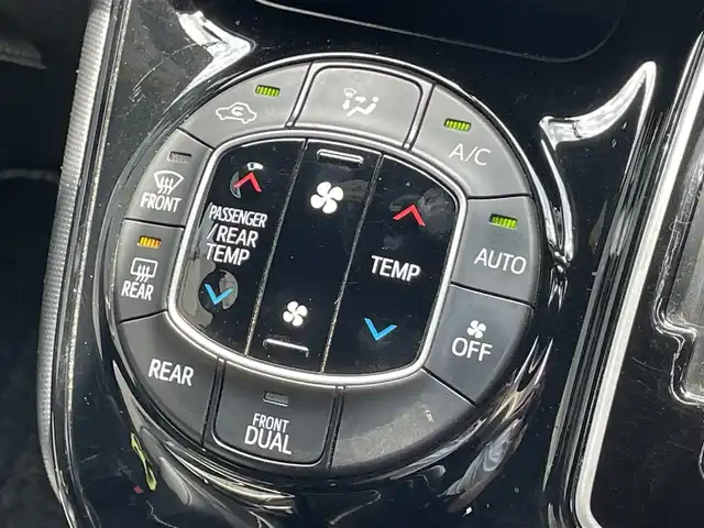 トヨタ ノア Si ダブルバイビー 滋賀県 2018(平30)年 6.3万km ブラック 禁煙車/純正10型ナビ/CD/DVD/Bluetooth/SD/フルセグTV/バックカメラ/フリップダウンモニター/ETC/両側パワースライドドア/クルーズコントロール/トヨタセーフティセンス/レーンキープアシスト/ドライブレコーダー/ハーフレザーシート/純正アルミホイール/アイドリングストップ/LEDヘッドライト/オートハイビーム