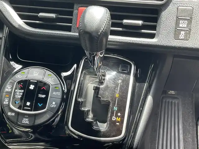 トヨタ ノア Si ダブルバイビー 滋賀県 2018(平30)年 6.3万km ブラック 禁煙車/純正10型ナビ/CD/DVD/Bluetooth/SD/フルセグTV/バックカメラ/フリップダウンモニター/ETC/両側パワースライドドア/クルーズコントロール/トヨタセーフティセンス/レーンキープアシスト/ドライブレコーダー/ハーフレザーシート/純正アルミホイール/アイドリングストップ/LEDヘッドライト/オートハイビーム