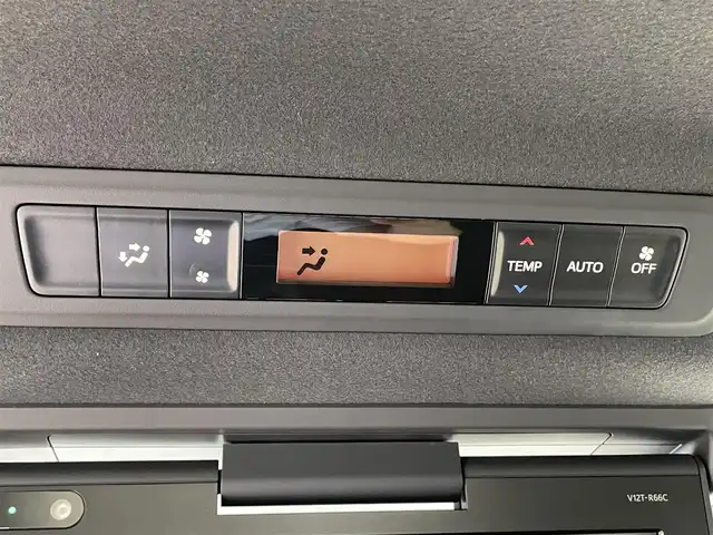 トヨタ ノア Si ダブルバイビー 滋賀県 2018(平30)年 6.3万km ブラック 禁煙車/純正10型ナビ/CD/DVD/Bluetooth/SD/フルセグTV/バックカメラ/フリップダウンモニター/ETC/両側パワースライドドア/クルーズコントロール/トヨタセーフティセンス/レーンキープアシスト/ドライブレコーダー/ハーフレザーシート/純正アルミホイール/アイドリングストップ/LEDヘッドライト/オートハイビーム