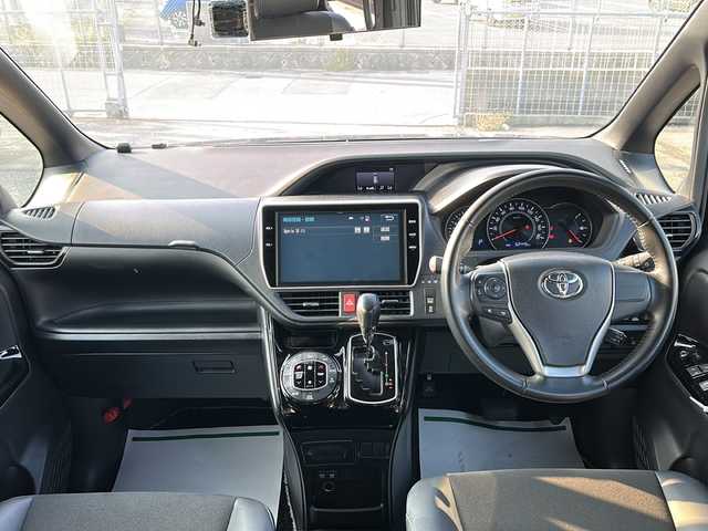 トヨタ ノア Si ダブルバイビー 沖縄県 2018(平30)年 6.3万km ブラック 純正ナビ　/（ＡＭ／ＦＭ／ＣＤ／ＤＶＤ／ＢＴ）　/フルセグＴＶ　/バックモニター　/後席モニター　/両側パワスラ　/レーンキープアシスト　/クルーズコントロール　/衝突軽減　/ドラレコ　/ＥＴＣ　/ハーフレザー/純正フロアマット/純正16AW/スマートキー/LEDヘッドライト/オートライト/オートマチックハイビーム