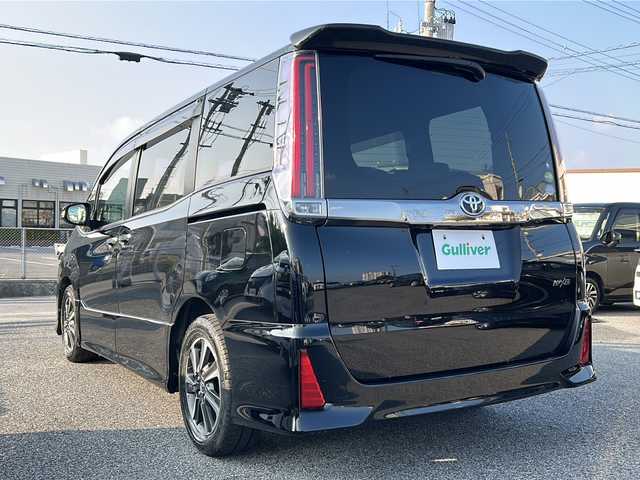 トヨタ ノア Si ダブルバイビー 沖縄県 2018(平30)年 6.3万km ブラック 純正ナビ　/（ＡＭ／ＦＭ／ＣＤ／ＤＶＤ／ＢＴ）　/フルセグＴＶ　/バックモニター　/後席モニター　/両側パワスラ　/レーンキープアシスト　/クルーズコントロール　/衝突軽減　/ドラレコ　/ＥＴＣ　/ハーフレザー/純正フロアマット/純正16AW/スマートキー/LEDヘッドライト/オートライト/オートマチックハイビーム