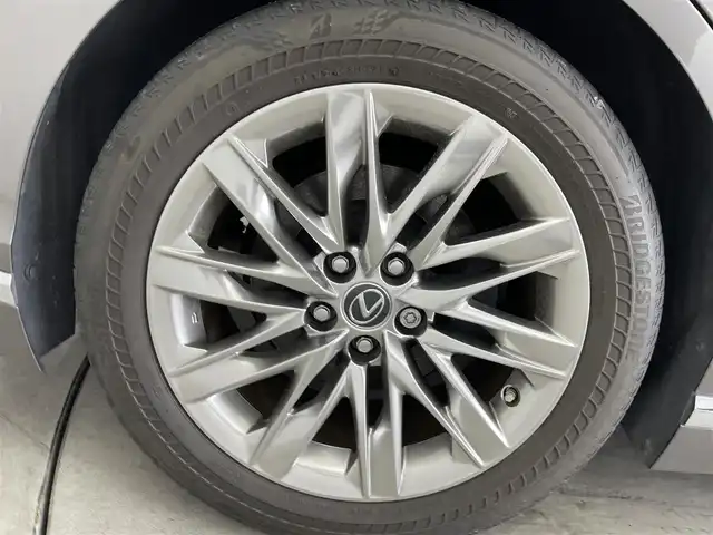 レクサス ＬＳ 500h Iパッケージ 愛知県 2017(平29)年 4.8万km マンガンラスター 三眼LEDヘッドライト/純正ナビ（フルセグ、CD、DVD、Bluetooth）/全方位カメラ/デジタルインナーミラー/BSM/シートヒーター、エアシート（D+N）/ハンドルヒーター/HUD/本革シート/パワーシート/パワーバックドア/ACC/衝突軽減ブレーキ/レーンキープアシスト/コーナーセンサー/オートハイビーム/オートライト/スマートキー/パドルシフト/フォグライト/純正19インチAW/純正フロアマット/横滑り防止装置