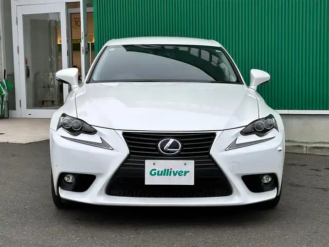 レクサス ＩＳ 300h バージョンL 宮城県 2015(平27)年 13.1万km ホワイトパールクリスタルシャイン クリアランスソナー/バックソナー/＝＝＝/純正ナビ/フルセグTV/Bluetooth/CD/DVD/SD/AM/FM/AUX/USB/バックカメラ/フロントコーナーカメラ/フロントドライブレコーダー/ビルトインETC/クルーズコントロール/LEDヘッドランプ/LEDフォグランプ/オートライト/レザーシート/シートヒーター/ベンチレーション/本革巻きステアリング/ステアリングスイッチ/ステアリングヒーター/パドルシフト/電動格納ドアミラー/ドアミラーウインカー/純正フロアマット/プッシュエンジンスタート/スマートキー