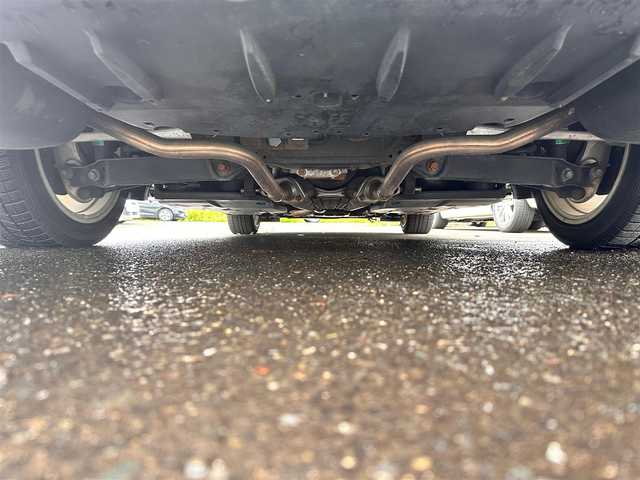 レクサス ＩＳ 300h バージョンL 徳島県 2015(平27)年 13.1万km ホワイトパールクリスタルシャイン 純正メモリナビ/（フルセグTV/Bluetooth/CD/DVD/SD//AM/FM/AUX/USB)/バックカメラ/フロントコーナーカメラ/フロントドライブレコーダー/ビルトインETC/クルーズコントロール/LEDヘッドランプ/LEDフォグランプ/オートライト/レザーシート/シートヒーター/ベンチレーション/本革巻きステアリング/ステアリングスイッチ/ステアリングヒーター/パドルシフト/電動格納ドアミラー/ドアミラーウインカー/純正フロアマット/プッシュエンジンスタート/スマートキー/カードキー