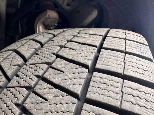 レクサス ＩＳ 300h バージョンL 徳島県 2015(平27)年 13.1万km ホワイトパールクリスタルシャイン 純正メモリナビ/（フルセグTV/Bluetooth/CD/DVD/SD//AM/FM/AUX/USB)/バックカメラ/フロントコーナーカメラ/フロントドライブレコーダー/ビルトインETC/クルーズコントロール/LEDヘッドランプ/LEDフォグランプ/オートライト/レザーシート/シートヒーター/ベンチレーション/本革巻きステアリング/ステアリングスイッチ/ステアリングヒーター/パドルシフト/電動格納ドアミラー/ドアミラーウインカー/純正フロアマット/プッシュエンジンスタート/スマートキー/カードキー