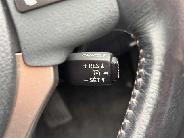 レクサス ＩＳ 300h バージョンL 徳島県 2015(平27)年 13.1万km ホワイトパールクリスタルシャイン 純正メモリナビ/（フルセグTV/Bluetooth/CD/DVD/SD//AM/FM/AUX/USB)/バックカメラ/フロントコーナーカメラ/フロントドライブレコーダー/ビルトインETC/クルーズコントロール/LEDヘッドランプ/LEDフォグランプ/オートライト/レザーシート/シートヒーター/ベンチレーション/本革巻きステアリング/ステアリングスイッチ/ステアリングヒーター/パドルシフト/電動格納ドアミラー/ドアミラーウインカー/純正フロアマット/プッシュエンジンスタート/スマートキー/カードキー