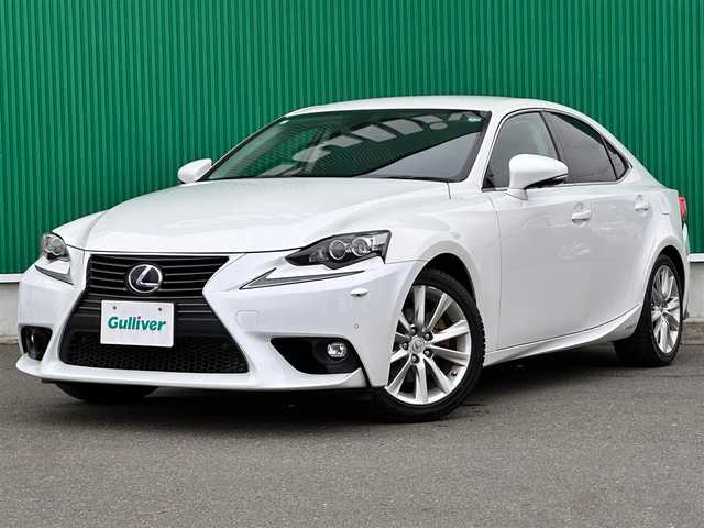 レクサス ＩＳ 300h バージョンL 徳島県 2015(平27)年 13.1万km ホワイトパールクリスタルシャイン 純正メモリナビ/（フルセグTV/Bluetooth/CD/DVD/SD//AM/FM/AUX/USB)/バックカメラ/フロントコーナーカメラ/フロントドライブレコーダー/ビルトインETC/クルーズコントロール/LEDヘッドランプ/LEDフォグランプ/オートライト/レザーシート/シートヒーター/ベンチレーション/本革巻きステアリング/ステアリングスイッチ/ステアリングヒーター/パドルシフト/電動格納ドアミラー/ドアミラーウインカー/純正フロアマット/プッシュエンジンスタート/スマートキー/カードキー