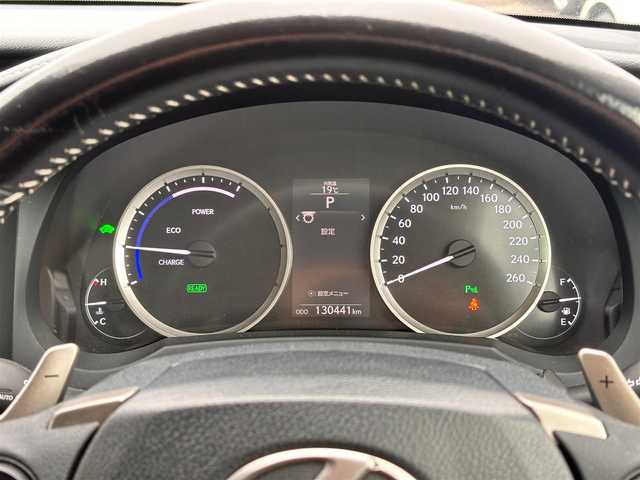 レクサス ＩＳ 300h バージョンL 徳島県 2015(平27)年 13.1万km ホワイトパールクリスタルシャイン 純正メモリナビ/（フルセグTV/Bluetooth/CD/DVD/SD//AM/FM/AUX/USB)/バックカメラ/フロントコーナーカメラ/フロントドライブレコーダー/ビルトインETC/クルーズコントロール/LEDヘッドランプ/LEDフォグランプ/オートライト/レザーシート/シートヒーター/ベンチレーション/本革巻きステアリング/ステアリングスイッチ/ステアリングヒーター/パドルシフト/電動格納ドアミラー/ドアミラーウインカー/純正フロアマット/プッシュエンジンスタート/スマートキー/カードキー