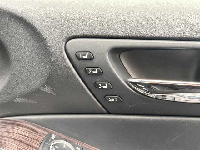 レクサス ＩＳ 300h バージョンL 徳島県 2015(平27)年 13.1万km ホワイトパールクリスタルシャイン 純正メモリナビ/（フルセグTV/Bluetooth/CD/DVD/SD//AM/FM/AUX/USB)/バックカメラ/フロントコーナーカメラ/フロントドライブレコーダー/ビルトインETC/クルーズコントロール/LEDヘッドランプ/LEDフォグランプ/オートライト/レザーシート/シートヒーター/ベンチレーション/本革巻きステアリング/ステアリングスイッチ/ステアリングヒーター/パドルシフト/電動格納ドアミラー/ドアミラーウインカー/純正フロアマット/プッシュエンジンスタート/スマートキー/カードキー