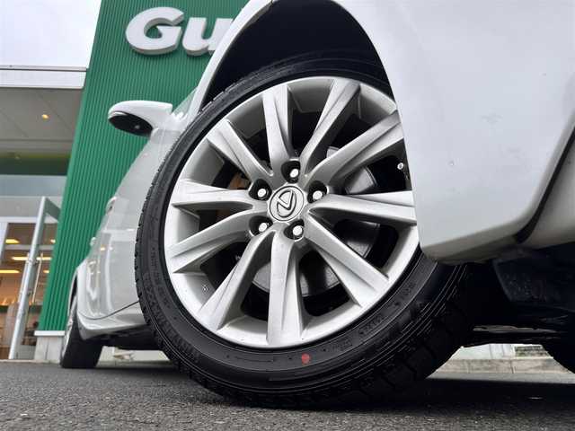 レクサス ＩＳ 300h バージョンL 徳島県 2015(平27)年 13.1万km ホワイトパールクリスタルシャイン 純正メモリナビ/（フルセグTV/Bluetooth/CD/DVD/SD//AM/FM/AUX/USB)/バックカメラ/フロントコーナーカメラ/フロントドライブレコーダー/ビルトインETC/クルーズコントロール/LEDヘッドランプ/LEDフォグランプ/オートライト/レザーシート/シートヒーター/ベンチレーション/本革巻きステアリング/ステアリングスイッチ/ステアリングヒーター/パドルシフト/電動格納ドアミラー/ドアミラーウインカー/純正フロアマット/プッシュエンジンスタート/スマートキー/カードキー