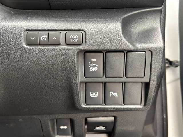 レクサス ＩＳ 300h バージョンL 徳島県 2015(平27)年 13.1万km ホワイトパールクリスタルシャイン 純正メモリナビ/（フルセグTV/Bluetooth/CD/DVD/SD//AM/FM/AUX/USB)/バックカメラ/フロントコーナーカメラ/フロントドライブレコーダー/ビルトインETC/クルーズコントロール/LEDヘッドランプ/LEDフォグランプ/オートライト/レザーシート/シートヒーター/ベンチレーション/本革巻きステアリング/ステアリングスイッチ/ステアリングヒーター/パドルシフト/電動格納ドアミラー/ドアミラーウインカー/純正フロアマット/プッシュエンジンスタート/スマートキー/カードキー