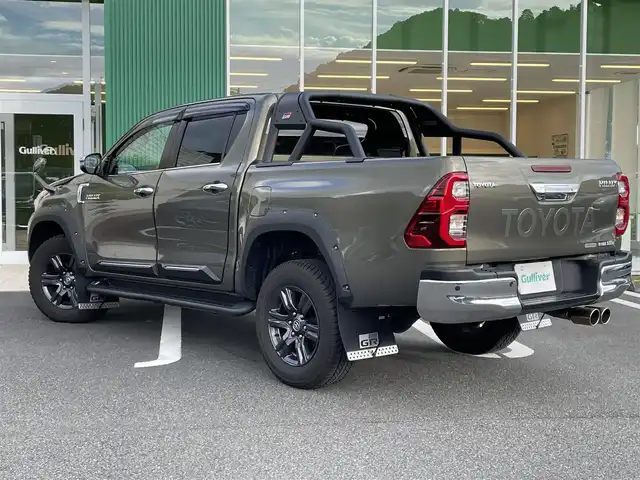 トヨタ ハイラックス Z 愛媛県 2022(令4)年 1.7万km オキサイドブロンズM GRスポーツバー/GRサイドステップ/GRマッドフラップ/GRマフラー/純正ベッドライナー/純正ブラックパッケージ/・フェンダーガーニッシュ/・フードガーニッシュ/・ボディサイドモールディング/プリクラッシュセーフティ/レーダークルーズコントロール/コーナーセンサー/LEDヘッドライト/純正ナビ(NSCN-W68)/・フルセグTV Bluetooth CD MSV SD/バックカメラ/ETC/スマートキー2個/ワンオーナー