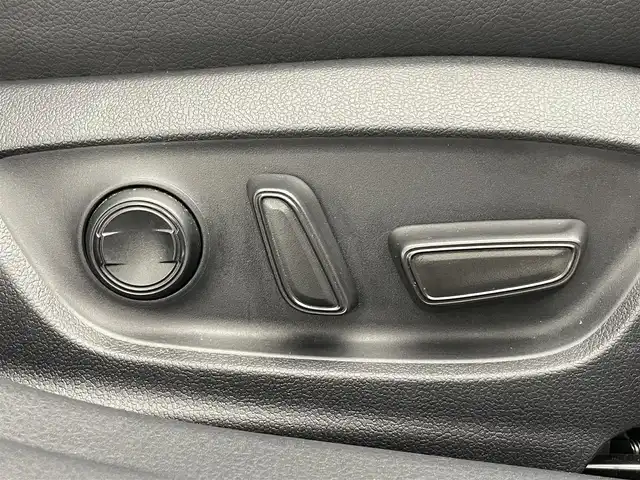 トヨタ カムリ WS 愛知県 2019(平31)年 6.8万km プラチナホワイトパールマイカ 純正ナビ　バックカメラ　ブラインドスポットモニター　レーダークルーズコントロール　パワーシート　ＥＴＣ　純正アルミホイール　ハーフレザーシート　LEDヘッドライト　オートライト 純正フロアマット 禁煙