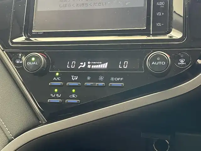トヨタ カムリ WS 愛知県 2019(平31)年 6.8万km プラチナホワイトパールマイカ 純正ナビ　バックカメラ　ブラインドスポットモニター　レーダークルーズコントロール　パワーシート　ＥＴＣ　純正アルミホイール　ハーフレザーシート　LEDヘッドライト　オートライト 純正フロアマット 禁煙