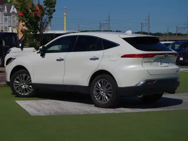 トヨタ ハリアー Z レザーパッケージ 千葉県 2020(令2)年 5.1万km ホワイトパールクリスタルシャイン Toyota Safety Sense/・プリクラッシュセーフティ/・レーンディパーチャーアラート/・オートハイビーム/・レーダークルーズコントロール/・ブラインドスポットモニター/ヘッドアップディスプレイ/パワーバックドア/ブラックレザーシート/前席パワーシート/エアシート/シートヒーター/純正コネクティッドナビ/地デジTV/【Bluetooth接続】/パノラミックビューモニター/ドライブレコーダー/置くだけ充電/革巻きステアリング/ステアリングヒーター/ステアリングスイッチ/ETC（2.0）/LEDヘッドライト/フォグライト/ウインカーミラー/クリアランスソナー/純正19インチアルミホイル/サイド/カーテンエアバッグ/スマートキー