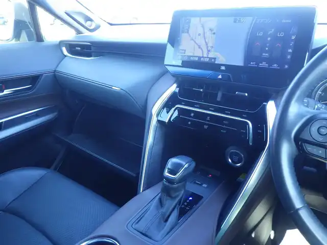 トヨタ ハリアー Z レザーパッケージ 千葉県 2020(令2)年 5.1万km ホワイトパールクリスタルシャイン Toyota Safety Sense/・プリクラッシュセーフティ/・レーンディパーチャーアラート/・オートハイビーム/・レーダークルーズコントロール/・ブラインドスポットモニター/ヘッドアップディスプレイ/パワーバックドア/ブラックレザーシート/前席パワーシート/エアシート/シートヒーター/純正コネクティッドナビ/地デジTV/【Bluetooth接続】/パノラミックビューモニター/ドライブレコーダー/置くだけ充電/革巻きステアリング/ステアリングヒーター/ステアリングスイッチ/ETC（2.0）/LEDヘッドライト/フォグライト/ウインカーミラー/クリアランスソナー/純正19インチアルミホイル/サイド/カーテンエアバッグ/スマートキー