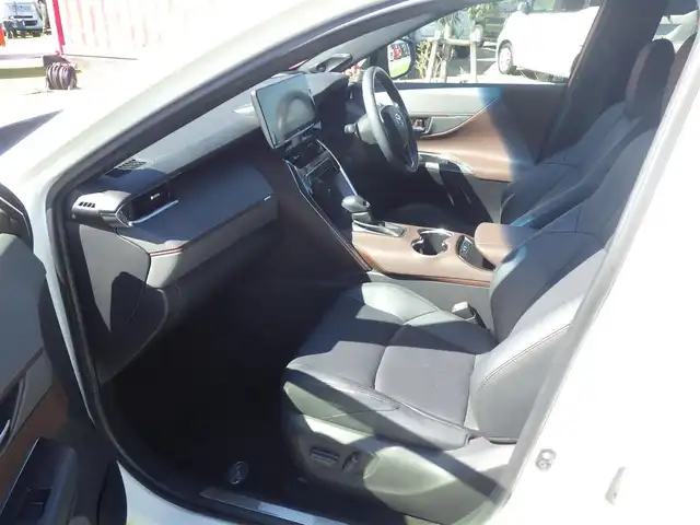 トヨタ ハリアー Z レザーパッケージ 千葉県 2020(令2)年 5.1万km ホワイトパールクリスタルシャイン Toyota Safety Sense/・プリクラッシュセーフティ/・レーンディパーチャーアラート/・オートハイビーム/・レーダークルーズコントロール/・ブラインドスポットモニター/ヘッドアップディスプレイ/パワーバックドア/ブラックレザーシート/前席パワーシート/エアシート/シートヒーター/純正コネクティッドナビ/地デジTV/【Bluetooth接続】/パノラミックビューモニター/ドライブレコーダー/置くだけ充電/革巻きステアリング/ステアリングヒーター/ステアリングスイッチ/ETC（2.0）/LEDヘッドライト/フォグライト/ウインカーミラー/クリアランスソナー/純正19インチアルミホイル/サイド/カーテンエアバッグ/スマートキー