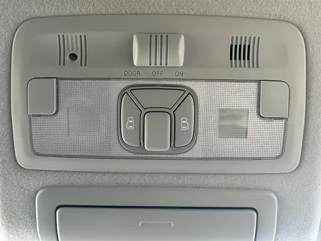 トヨタ エスティマ アエラス 兵庫県 2012(平24)年 5.6万km アイスチタニウムマイカメタリック 純正ナビ（Bluetooth/フルセグTV/DVD再生）/ETC/バックカメラ/クルーズコントロール/三列シート/二列目オットマン/前方ドライブレコーダー/両側パワースライドドア/フォグランプ/ISOFIX/ステアリングリモコン/ドアバイザー