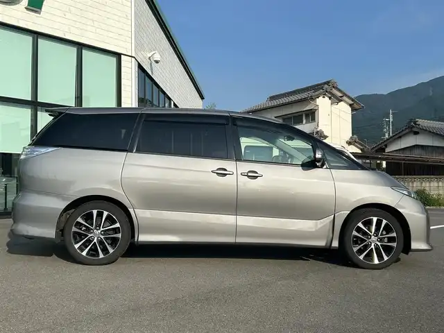 トヨタ エスティマ アエラス 兵庫県 2012(平24)年 5.6万km アイスチタニウムマイカメタリック 純正ナビ（Bluetooth/フルセグTV/DVD再生）/ETC/バックカメラ/クルーズコントロール/三列シート/二列目オットマン/前方ドライブレコーダー/両側パワースライドドア/フォグランプ/ISOFIX/ステアリングリモコン/ドアバイザー