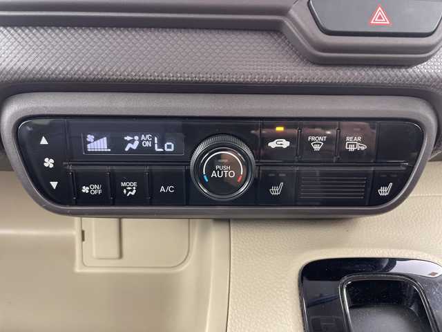 ホンダ Ｎ ＢＯＸ G 道央・札幌 2019(平31)年 5.8万km クリスタルブラックパール ・4WD/・純正オーディオ/・CD/AUX/・両側スライドドア/・運転席＆助手席シートヒーター/・LEDヘッドライト/・スマートキー/プッシュスタート/・横滑り防止装置/盗難防止装置/・ABS/・Wエアバック