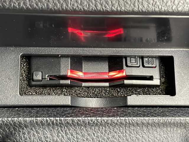 トヨタ ヴォクシー ZS 煌Ⅲ 千葉県 2021(令3)年 4.6万km ホワイトパールクリスタルシャイン 社外メモリーナビ/フルセグTV/Bluetooth/CD/DVD/USB/社外フリップダウンモニター/バックカメラ/ビルトインETC/トヨタセーフティセンス/両側パワースライドドア/ハーフレザーシート/ISOFIX/クルーズコントロール/レーンキープアシスト/衝突被害軽減ブレーキ/オートマチックハイビーム/コーナーセンサー/スマートキー/プッシュスタート/アイドリングストップ/パーキングアシスト/横滑り防止装置/LEDヘッドライト