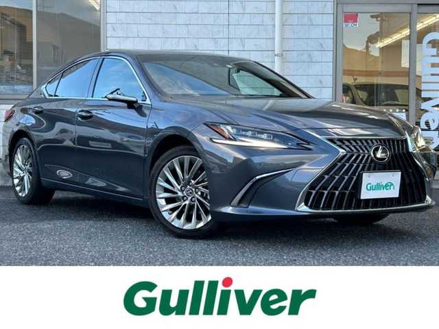 レクサス ＥＳ 300h バージョンL 福岡県 2023(令5)年 2.9万km ソニッククロム ワンオーナー/サンルーフ/デジタルアウターミラー/純正12.3インチコネクティッドナビ/　（AM/FM/Miracast/Bluetooth/フルセグTV/ナビ有）/フロント/サイド/バックカメラ/パノラミックビューモニター/レクサスセーフティーセンス/・プリクラッシュセーフティ/・レーントレーシングアシスト/・オートマチックハイビーム/・ロードサインアシスト/・レーダークルーズコントロール/・先行車発進告知機能/クリアランスソナー/コーナーセンサー/ブラインドスポッドモニター/リアクロストラフィックアシスト/リアカメラディテクッション/純正18インチAW/茶/黒レザーシート/パワーシート（D/N）/シートメモリ（D/N）/シートヒーター（全席）/エアシート（全席）/ステアリングヒーター/デジタルインナーミラー/前後ドライブレコーダー/置くだけ充電/AC100V/パドルシフト/純正フロアマット/後席サンシェード/ISOFIX/スペアキー×1/カードキー×1/保証書/取扱説明書/ナビ取扱説明書